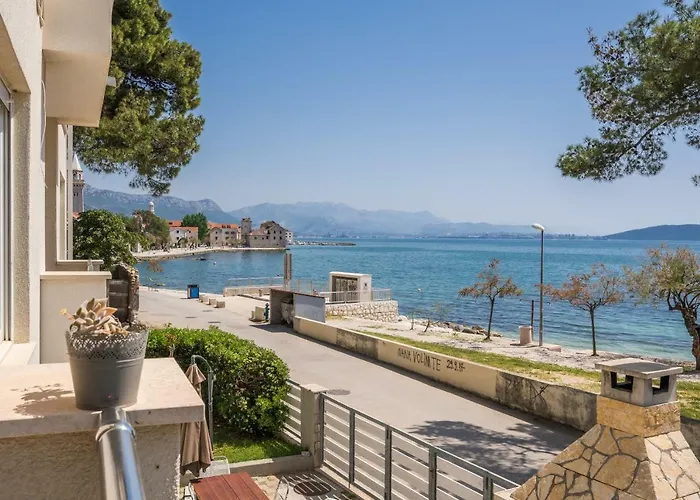 Beachfront Apartments Gabine