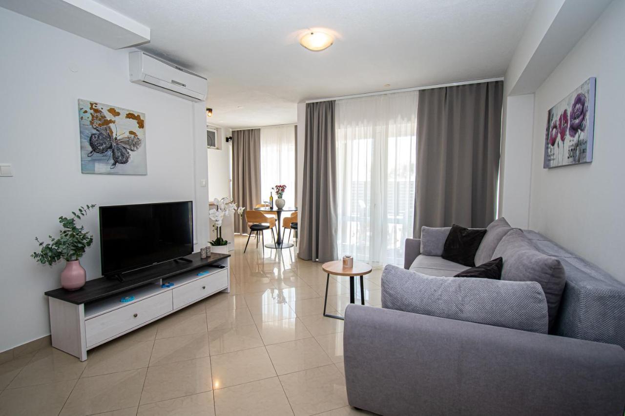Beachfront Gabine *