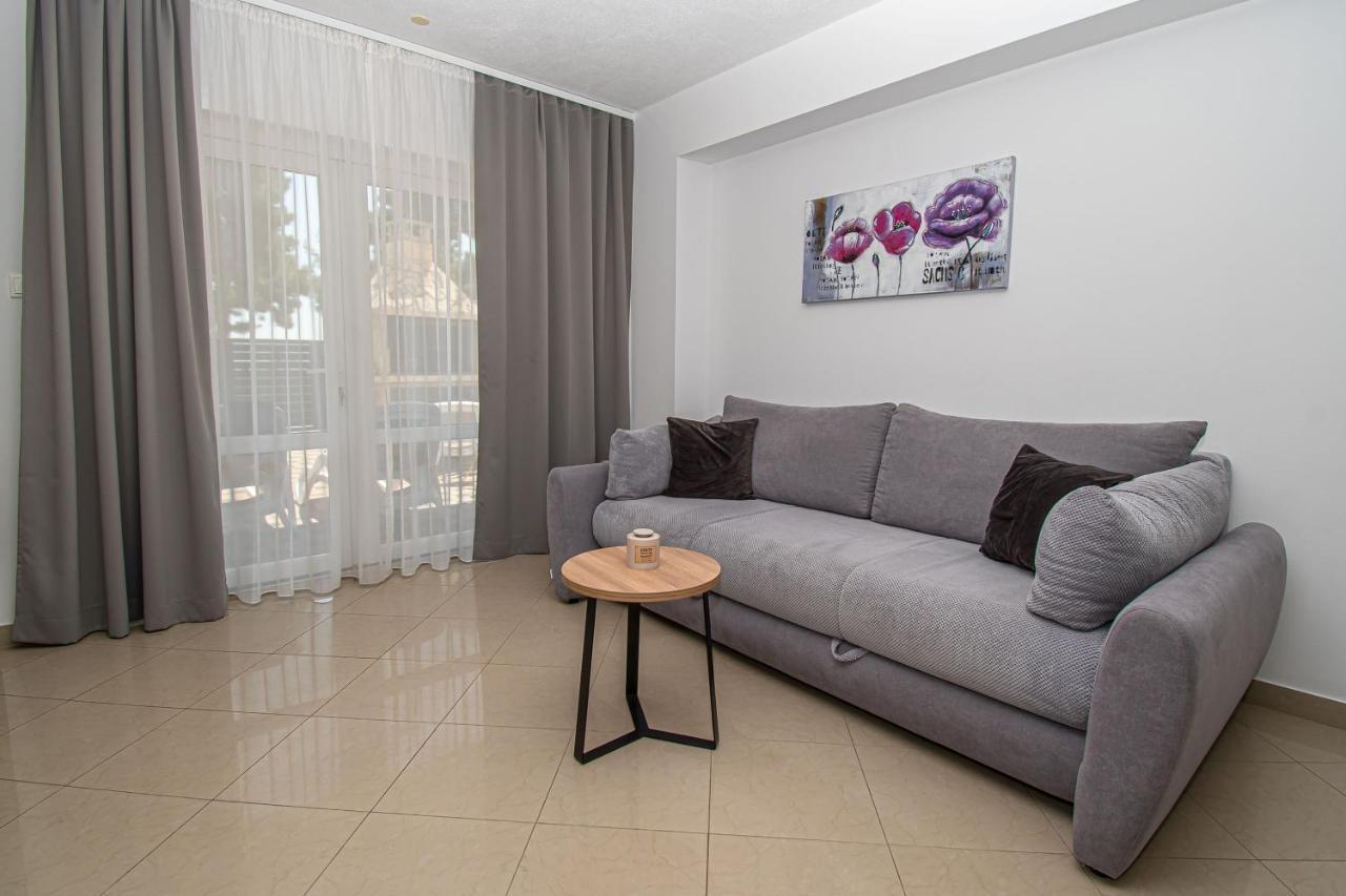 Apartment Beachfront Gabine *