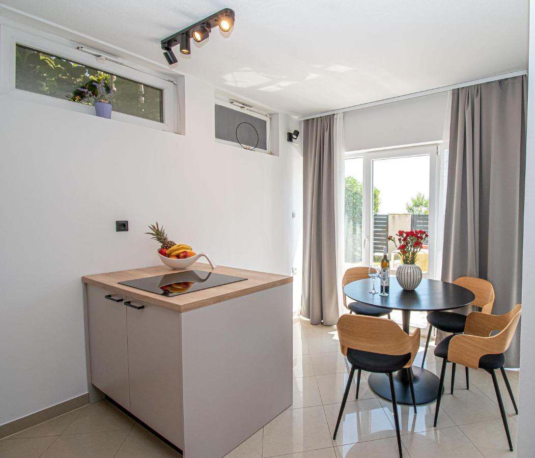 Apartment Beachfront Gabine