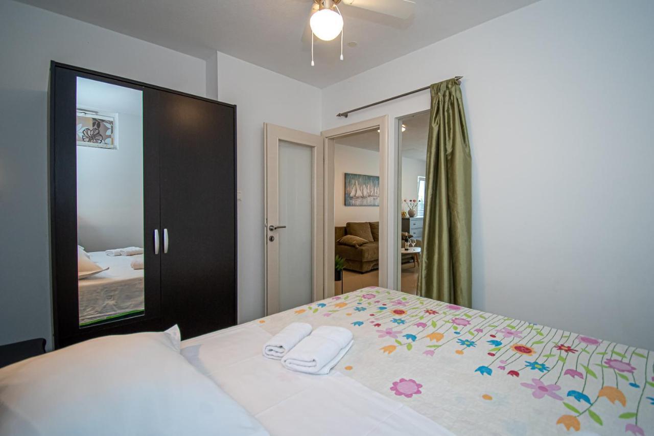 Apartment Beachfront Gabine *