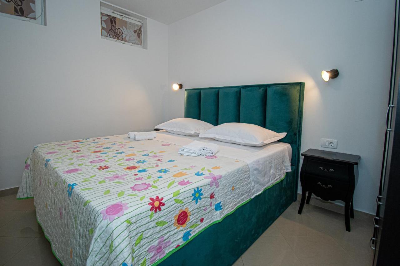 Apartment Beachfront Gabine Kastela