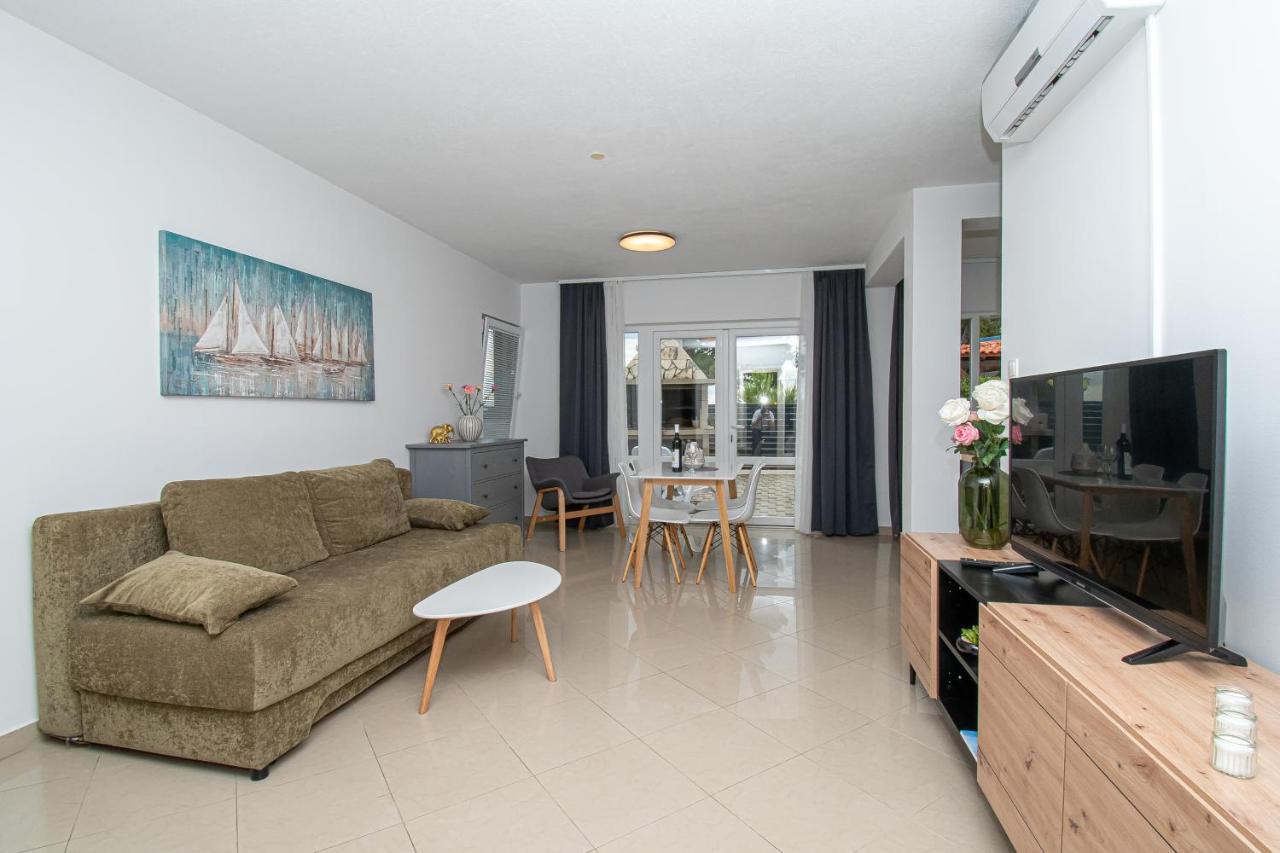 Beachfront Gabine *