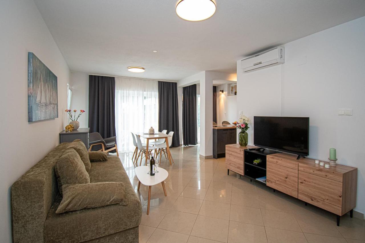Beachfront Gabine Apartment *