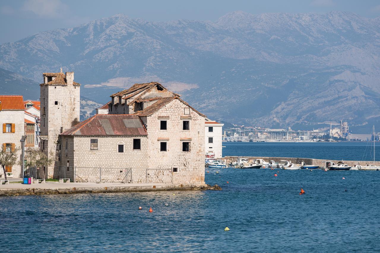 Beachfront Gabine Apartment Kastela