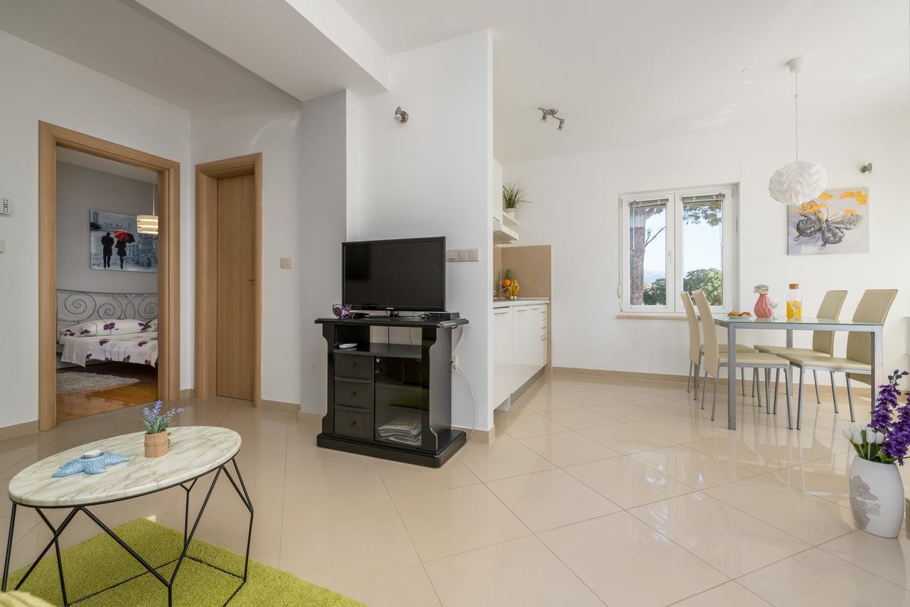 Apartment Beachfront Gabine