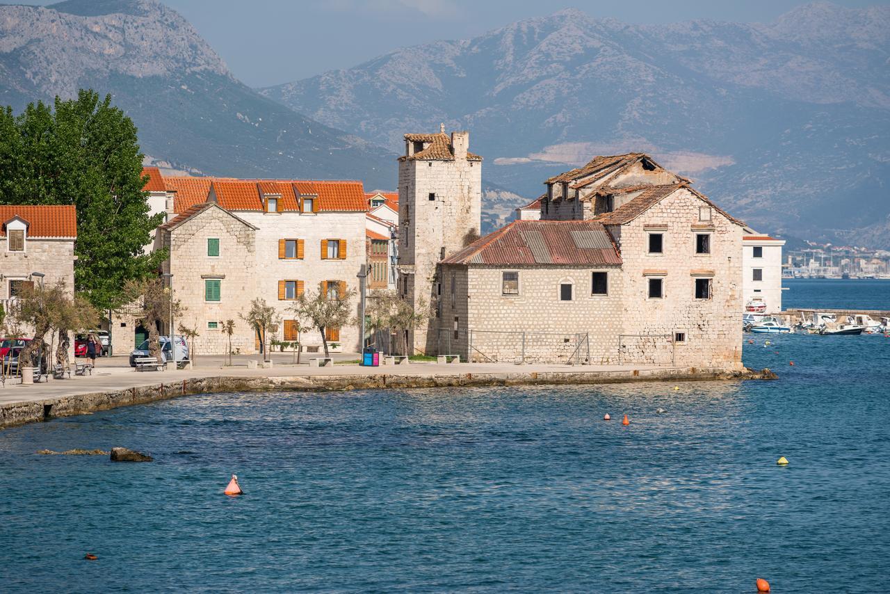 Beachfront Gabine Apartment Kastela