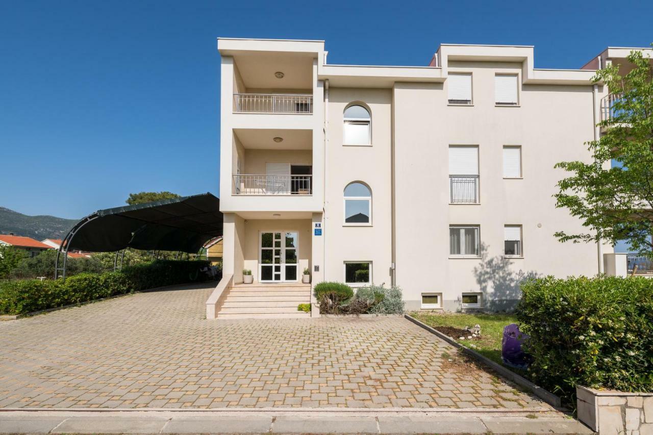 Apartment Beachfront Gabine *