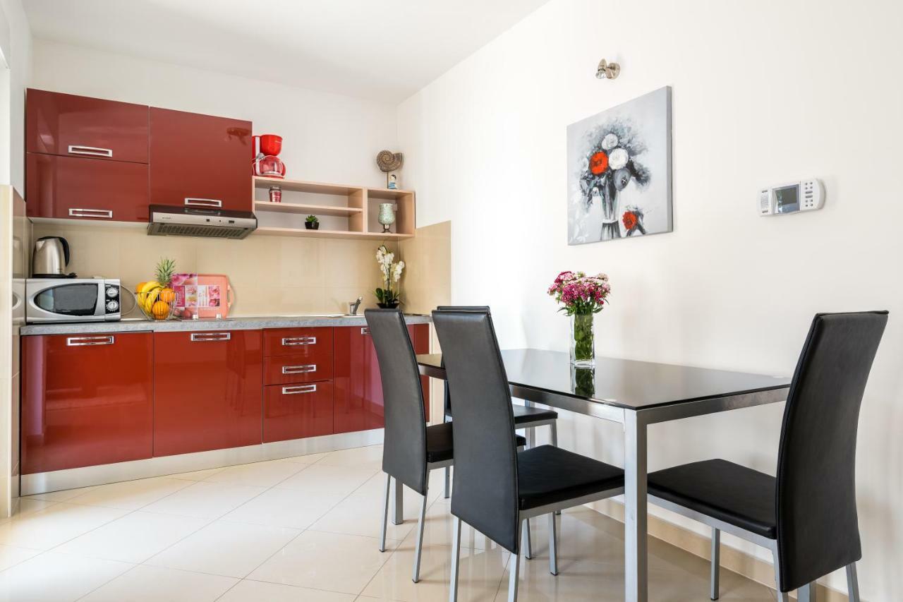 Apartment Beachfront Gabine