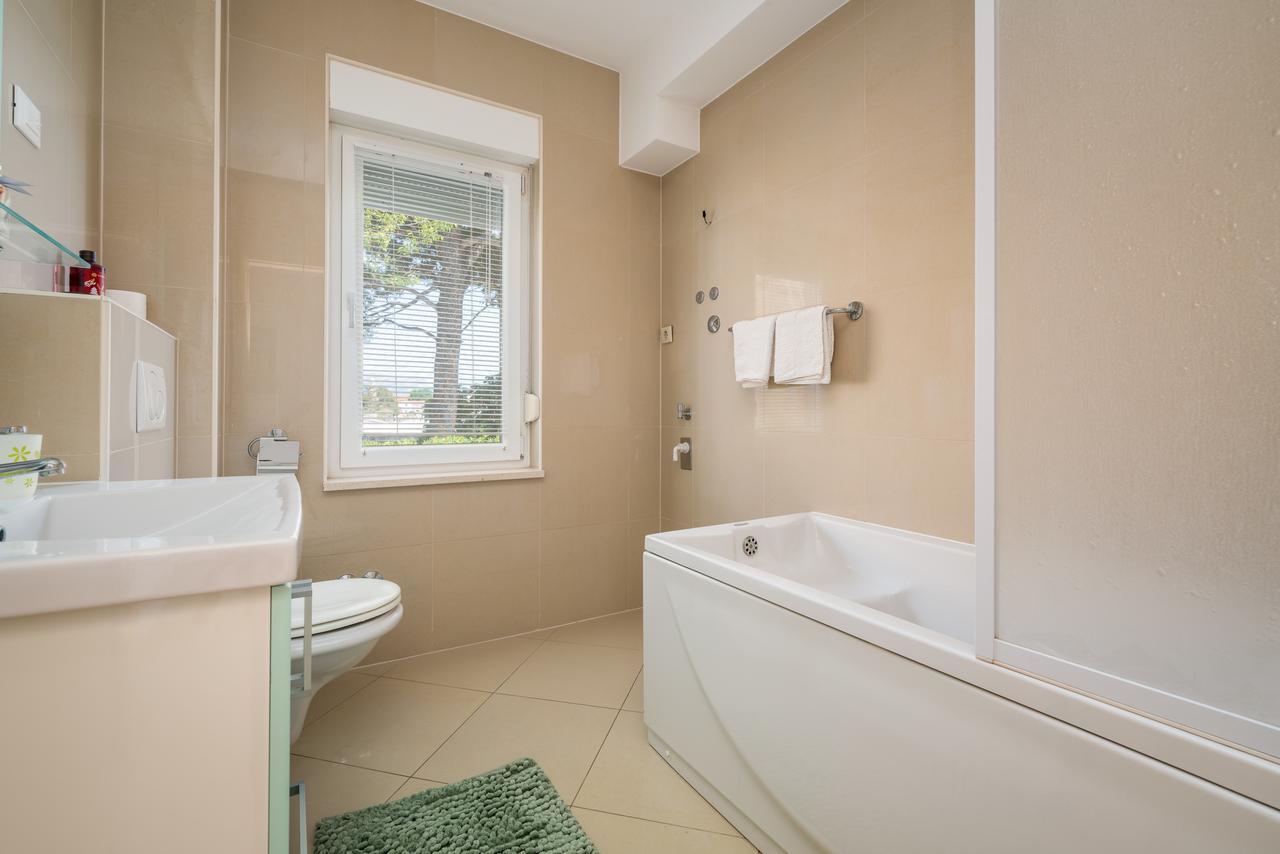 Apartment Beachfront Gabine
