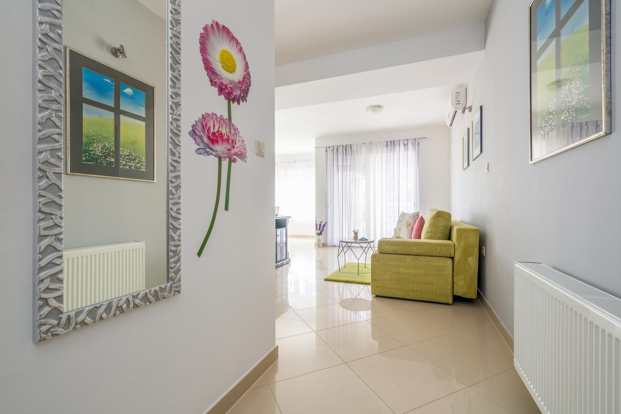 Apartment Beachfront Gabine