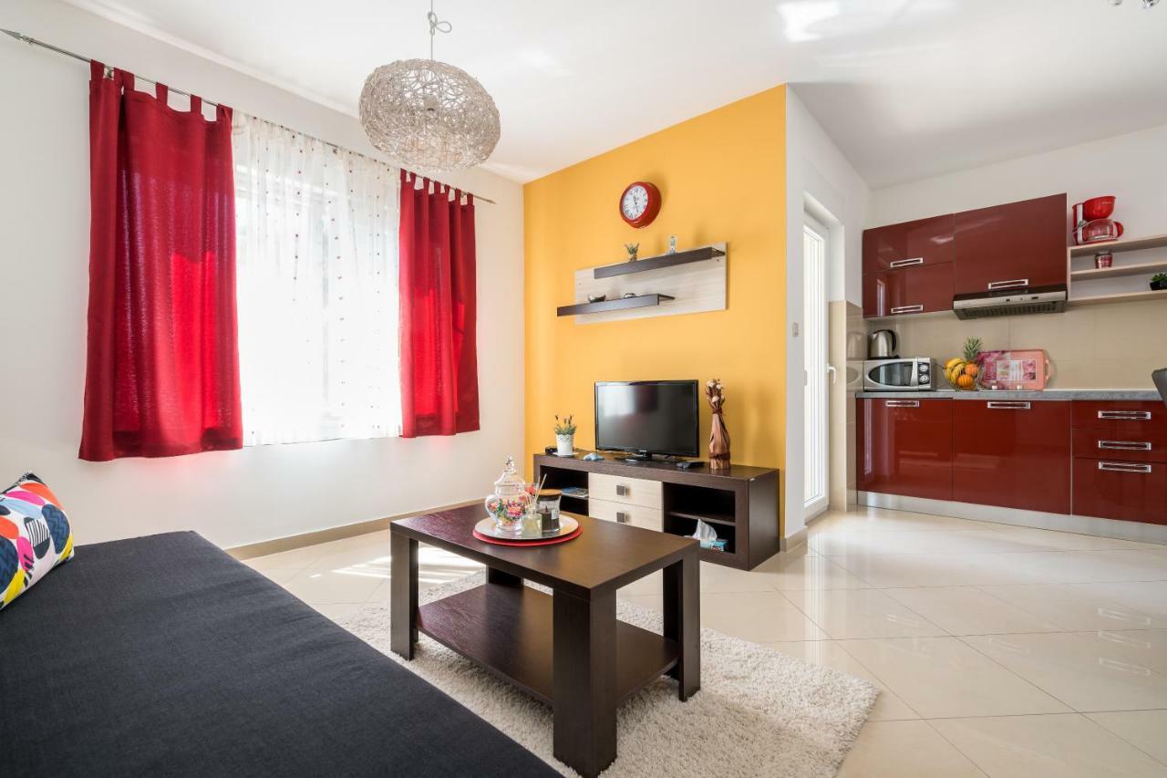 Beachfront Gabine Apartment *