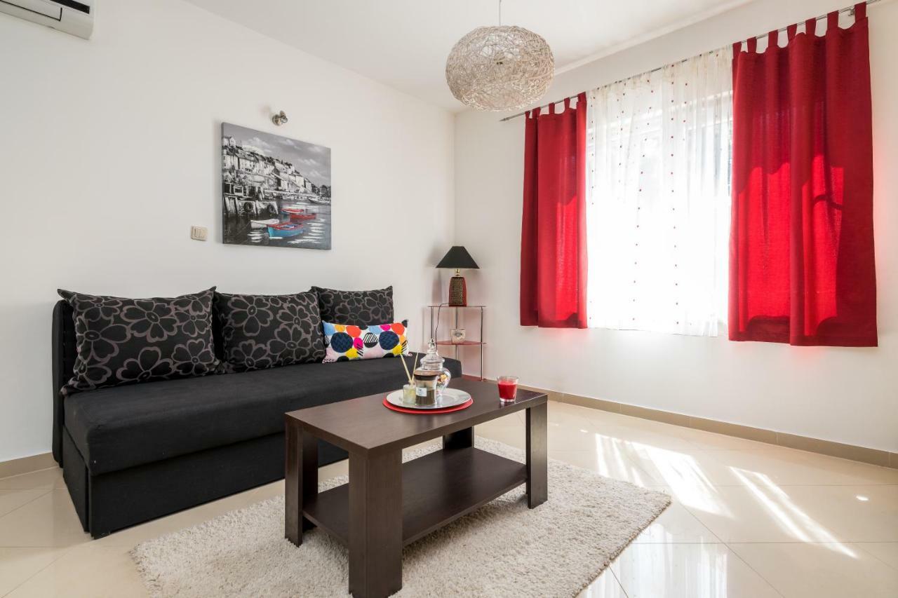 Beachfront Gabine Apartment *